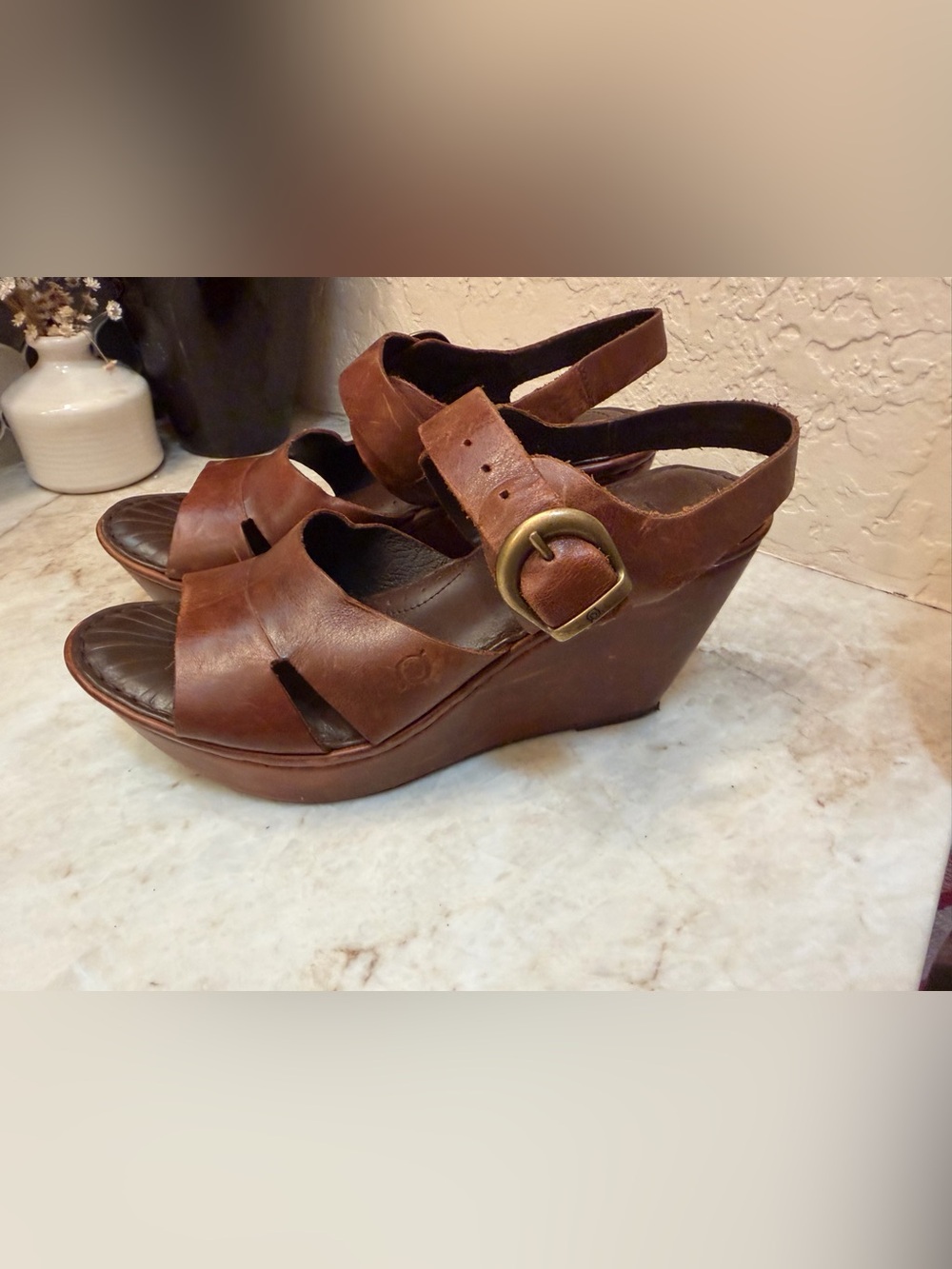 Born leather reseated sandals sz 9
